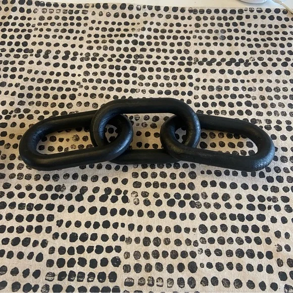 Modern Black Chain Link Decor - Picture 3 of 5